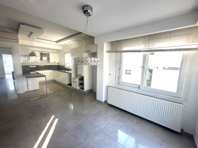3+1 Penthouse mit Zentralheizung und Kamin im Gönyeli-Gebiet!