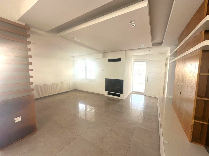 3+1 Penthouse with Central Heating and Fireplace in Gönyeli Area!-2