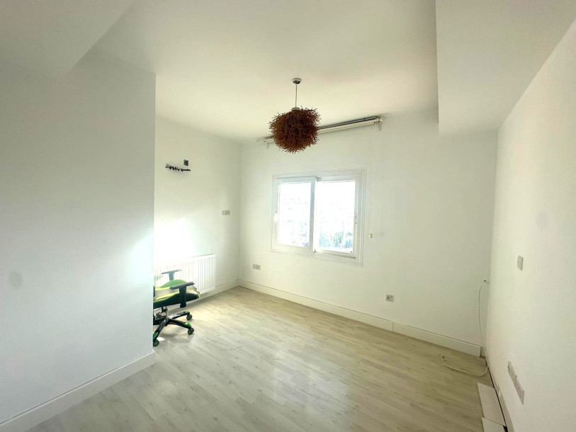 3+1 Penthouse with Central Heating and Fireplace in Gönyeli Area!-10