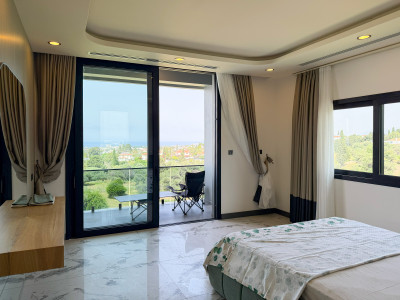 Satılık 4+1  Oyun odası , Sinema odası , özel fitness ve Sauna ,  terasta yaşam alanı Süper Lüks Villa – Girne Ozanköy–