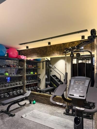 Satılık 4+1  Oyun odası , Sinema odası , özel fitness ve Sauna ,  terasta yaşam alanı Süper Lüks Villa – Girne Ozanköy–